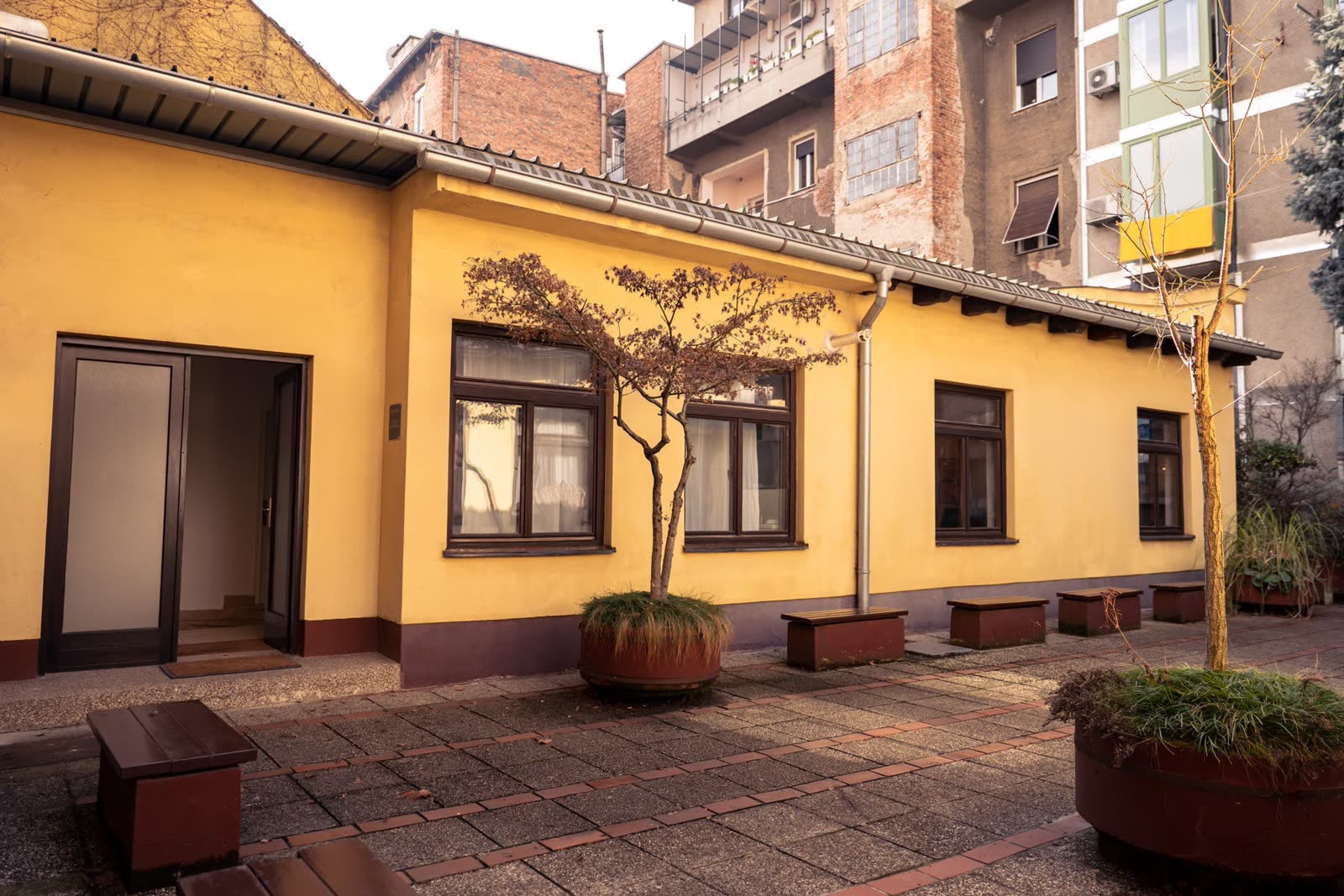Ulaz i dvorišni dio lokacije KlubHaus9